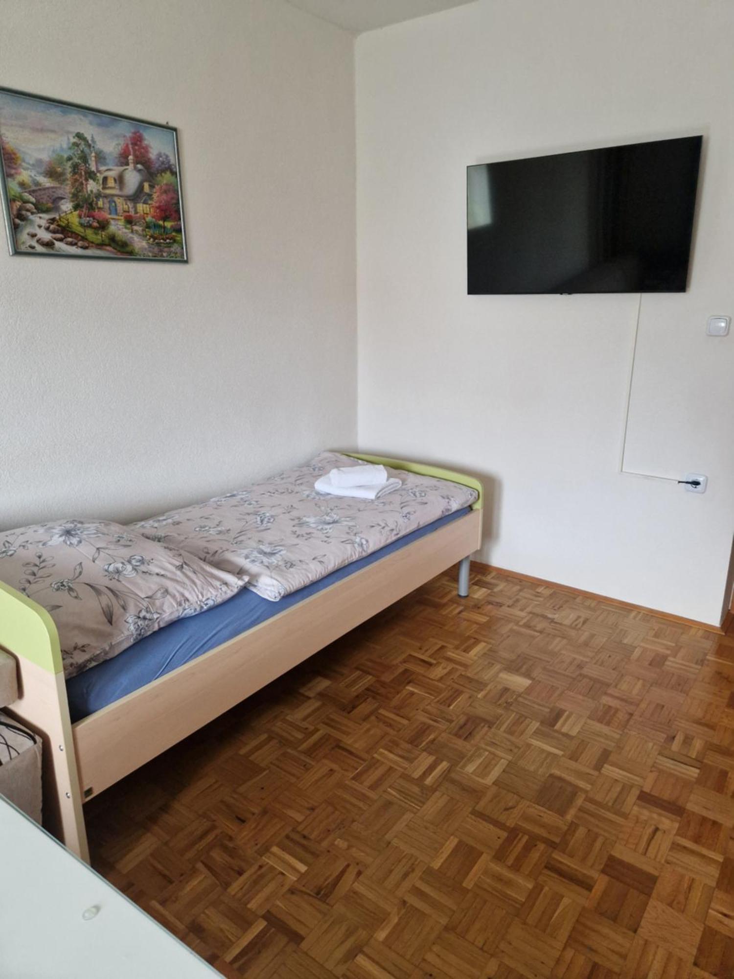 Apartma-Sobe Lejla Vipava Exterior photo